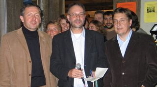 Jungbusch-Macher: Michael Scheuermann 2006 mit den damaligen Bürgermeistern für Kultur, Peter Kurz (l.) sowie Bauen und Umweltschutz, Lothar Quast (r.)
