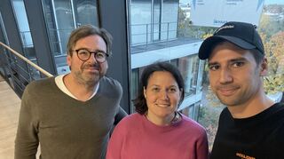 Die "MM"-Redakteure Timo Schmidhuber (l.) und Florian Karlein mit der Neckarstädter Grünen-Bezirksbeirätin Sophia Dittes.