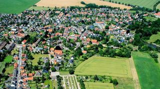 Wenn eine Eigentumswohnung oder ein Haus vererbt werden sollen, ist es aus Expertensicht immer hilfreich, wenn Eltern und Kinder eine gemeinsame Lösung finden.