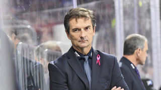 Mannheims Trainer Dallas Eakins  beim Spiel in der Penny DEL