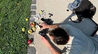 Der Fotokünstler bei der Arbeit: Nicht selten wird er dabei von verwunderten Passanten angesprochen.