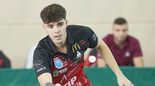 Der seit Wochen formstarke Lampertheimer Miguel Nunez schraubte seine Einzelbilanz mit zwei Drei-Satz-Siegen gegen Jülich auf 6:3 hoch.