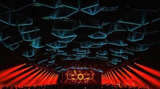 Vor allem die Designs der Dancefloors stechen bei der Time Warp ins Auge.