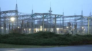 Ein riesiges Umspannwerk für Mannheim soll auf Heddesheimer Gemarkung entstehen. Das Bild zeigt eine ähnliche Anlage in Lampertheim.