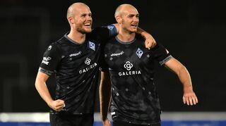 Henning Matriciani (re.) und Marcel Seegert haben wohl nicht nur den gleichen Friseur, sondern finden auch in der Innenverteidigung immer besser zusammen.