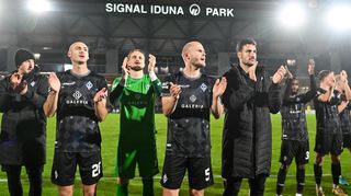 Gute Stimmung am Dienstagabend in Dortmunnd. Die Waldhof-Profis feierten mit ihren Fans den 1:0-Erfolg. Gegen Wehen Wiesbaden soll am Sonntag der nächste Erfolg her.