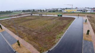 Der Bauplatz für das Hilfeleistungszentrum im Gewerbegebiet „In den Milben“ ist erschlossen, der Bau steht weiter in den Sternen.