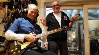 MC-Gründungsgitarrist Wayne Kramer (links) und Star-Produzent Bob Ezrin bei der Studioarbeit am Erbe der visionären Band aus Detroit.