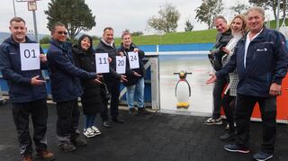 Heddesheim lädt zum Eislaufen: Steven Krastl (v.l.), Eric Jessi, Irina Kale, Achim Weitz, Bianca Reinhard, Matthias Heuberger, Nalyan Emin und José Afonso.