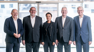 Christian Specht (Aufsichtsratsvorsitzender Universitätsklinikum Mannheim und Oberbürgermeister der Stadt Mannheim), Freddy Bergmann (aktueller Kaufmännischer Geschäftsführer), Sandra Henek (zukünftige Kaufmännische Geschäftsführerin), Professor Dr. Hans-Jürgen Hennes (Medizinischer Geschäftsführer), Professor Dr. Sergij Goerdt (Dekan der Medizinischen Fakultät Mannheim der Universität Heidelberg)