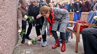 Stefan Schmutz (v.l.), Ruth Steinfeld und Ingrid Wagner bei der Gedenkveranstaltung.
