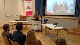 Peter Hördt, Fachberater der Einheitlichen Ansprechstellen für Arbeitgeber bei der Diakonie Bergstraße, präsentierte den Sachstand der Arbeitsgruppe Arbeit innerhalb des Aktionsplans Inklusion.