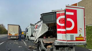 Auf der A6 bei Diehlheim sind am Montag drei LKW kollidiert.