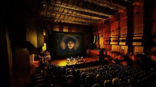 Der ehemalige Kraftwerk-Musiker Karl Bartos nutzt moderne Technologien für die filmische Nachvertonung.