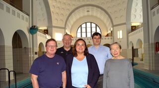 Bernd Kupfer (von links), Olaf Kremer, Isabel Cademartori, Johannes Schmidt und Rosemarie Schwarz setzen sich für der Erhalt des Herschelbades ein.