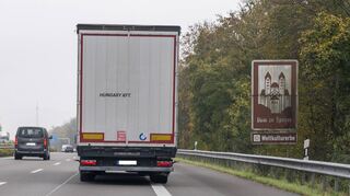 Analog zu den Schildern, die beispielsweise auf den Speyerer Dom hindeuten, sollen Jüdische Friedhöfe und die Speyerer Mikwe beworben werden.