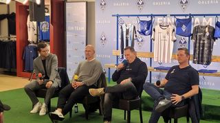 Fan-Talk im Galeria in der Mannheimer City: SVW-Pressesprecher Yannik Barwig, Trainer Bernhard Trares, Präsident Bernd Beetz und Aufsichtsratschef Christian Beetz (v.l.).