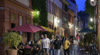 In der Unteren Straße ist die Kneipendichte besonders hoch. Künftig müssen Wirte in der Altstadt die „letzte Runde“ wohl deutlich früher ausrufen.