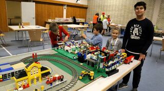 Lego-Bautage der Freien Evangelischen Gemeinde (v.l.): Jonathan, Janno, Sofia und Essad-Arda zeigten, woran sie gebaut hatten.