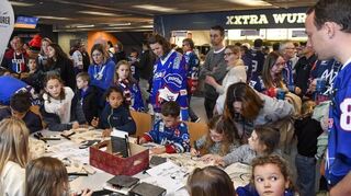 Am Familientag der Adler wurde für die jüngsten Fans unter anderem Kindermalen angeboten.