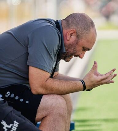 VfR-Trainer David Vorreiter ist nach dem Auftritt seines Teams bedient.