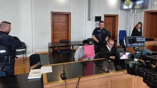 Wegen Mordes ist ein 33-Jähriger vor dem Landgericht in Frankenthal zu einer lebenslangen Freiheitsstrafe verurteilt worden.