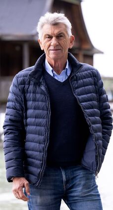 Klaus Augenthaler vor seinem Bootshaus am Ammersee.