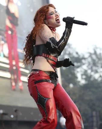 13.10.2024, USA, Austin: Chappell Roan tritt während des zweiten Wochenendes des Austin City Limits (ACL) Music Festivals im Zilker Metropolitan Park auf. Foto: Laura Roberts/Invision/AP/dpa +++ dpa-Bildfunk +++
