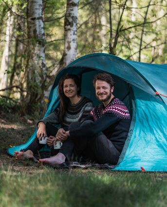 Ann-Sophie und Patrick aus der Lausitz zelten gerne. Ihr Portal „1nitetentetent“ hilft bei der Zeltplatzsuche.