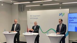 Erklären und verteidigen ihr Ausstiegsszenario: die MVV-Vorstände Ralf Klöpfer (v.l.), Georg Müller und Hansjörg Roll.