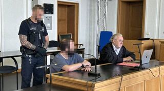 Alexander D. und der Verteidiger des 38-Jährigen, Rechtsanwalt Sven Zill aus Ludwigshafen.
