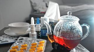 Wer eine Influenza hat, braucht Medikamente. Hausmittel helfen nur bedingt.