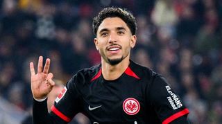 „Auf einem sehr, sehr guten Level“: Frankfurts Angreifer Omar Marmoush ist weiterhin nicht zu stoppen. Der Ägypter traf auch in Stuttgart.