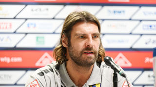Trainer Sebastian Hinze von den Rhein-Neckar Löwen erhält wegen seines stets respektvollen Umgangs mit den Schiedsrichtern die „Goldene Pfeife“.