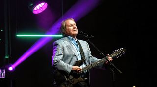 Der irische Popsänger Chris de Burgh wurde bei seinem Auftritt im Mannheimer Rosengarten von den Fans herzlich gefeiert.