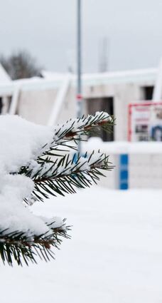 Bauherren sollten die Baustelle winter-fest sichern.