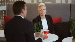 Kompetente Beratung mit Herz: Simone Lösch von der Sparkasse RNN berät nicht nur in Finanzfragen, sondern auch bei individuellen Lebensentscheidungen.