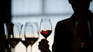 Wein, Olivenöl, Mozzarella – gepanschte Lebensmittel bringen der Mafia hohe Profite, gleichzeitig stehen sie wenig im Fokus von Ermittlern.