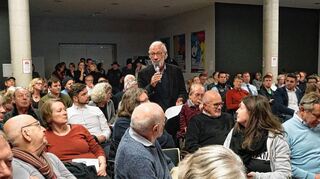 Vertreter der Verwaltung und andere Akteure (hier Lutz Pauels) stellten die erfolgten Maßnahmen im Rahmen von FutuRaum vor.