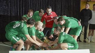 Gewinner der vergangenen beiden Hallencup-Ausgaben. Der VfR Fehlheim wird in Lampertheim nur noch mit seiner zweiten Mannschaft antreten.