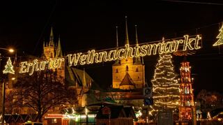 Der Erfurter Weihnachtsmarkt lädt bereits zum 174. Mal zu einer festlichen Reise durch die Adventszeit ein.
