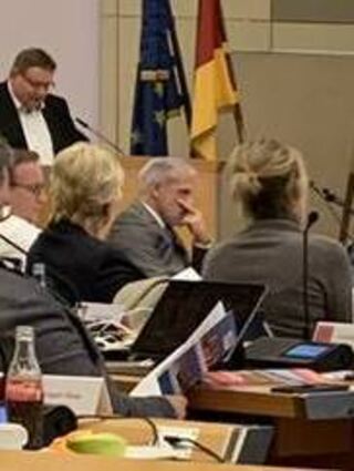 Auch von den Presseplätzen aus war die Geste zu sehen.