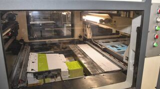 Eine Stanzmaschine bei der Papier- und Kartonagenfabrik Rack & Schuck, die für viele bekannte Markenartikler der Region arbeitet.