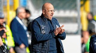 Vierte Gelbe Karte: SVW-Coach Bernhard Trares.