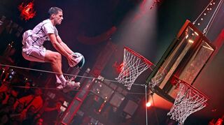 Das Face Team liefert im Palazzo eine Performance aus Slam Dunking und Basketball-Freestyle-Jonglagen.
