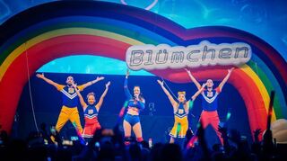 Blümchen (hier bei der 90er-Party in der Mannheimer Maimarkthalle 2023) wird auch in diesem Jahr wieder dabei sein.