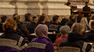 Besucher der Gedenkfeier in der Jesuitenkirche.