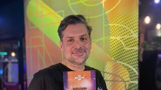 Hier freut sich Veranstalter Timo Kumpf noch über den European Festival Award. Jetzt, noch im selben Jahr verkündet er das Aus des Maifeld Derbys.