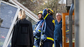 <p>Einsatzkräfte des THW arbeiten an dem beschädigten Haus in Worms.<br></p>