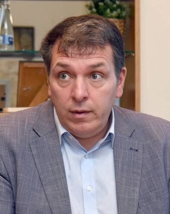 Bürgermeister Christoph Oeldorf (l.) ist verärgert über das Vorgehen des vom Grünen Danyal Bayaz geführten Stuttgarter Finanzministeriums.